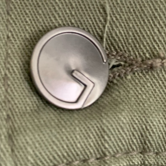 GLORIA VANDERBILT Women’s Sage Green Capri Pants - Picture 6 of 13